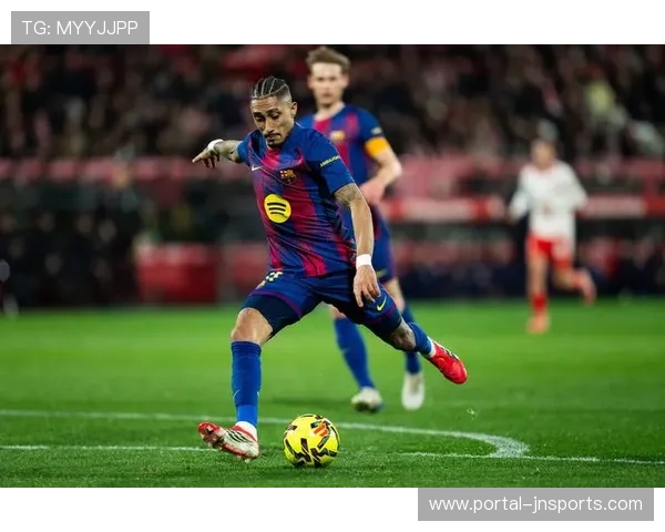 赫罗纳球员庆祝客场逆转巴萨,积分榜形势发生剧变 赫罗纳球员庆祝客场逆转巴萨,积分榜形势发生剧变